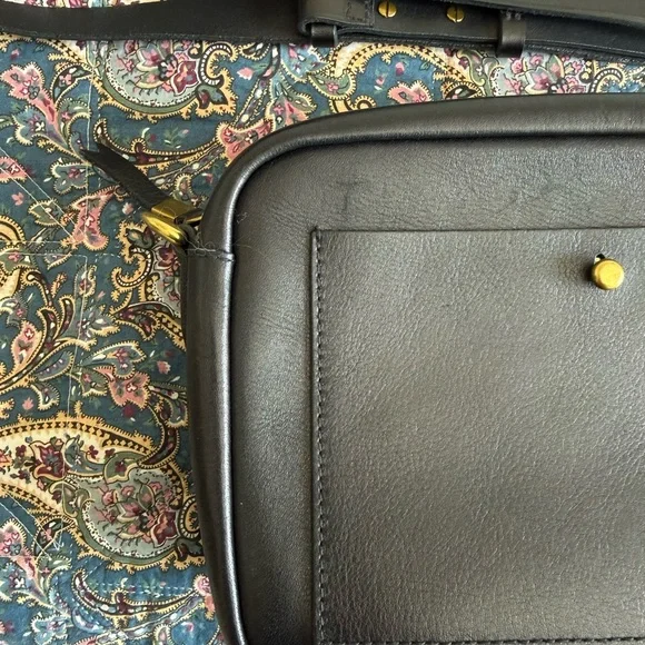 Madewell The Large Transport Camera Bag in Black Leather - Picture 4 of 8